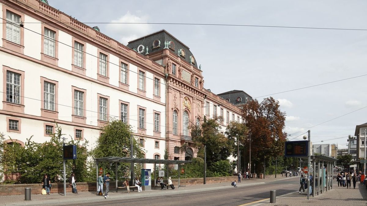Německá policie řeší tajemnou otravu na univerzitě, sedm lidí skončilo v nemocnici